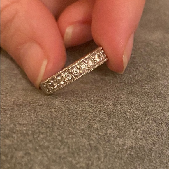 White gold diamond band - Picture 3 of 3